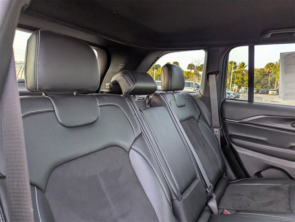 Used 2024 Jeep Grand Cherokee Altitude image 14