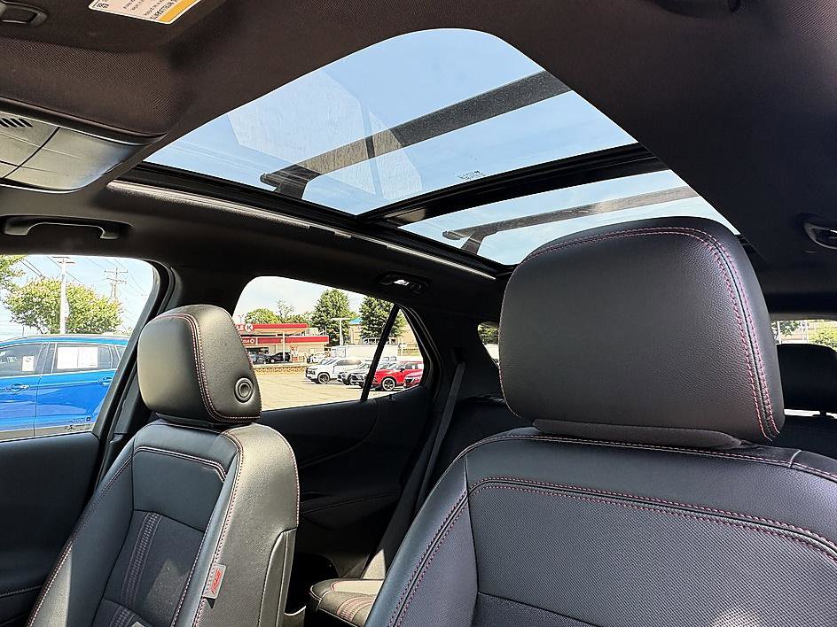 Used 2023 Chevrolet Equinox RS FWD image 18