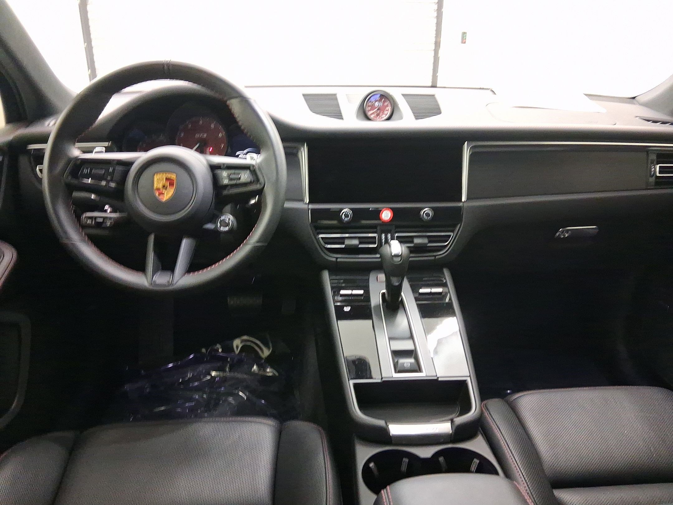 Certified 2025 Porsche Macan GTS image 22