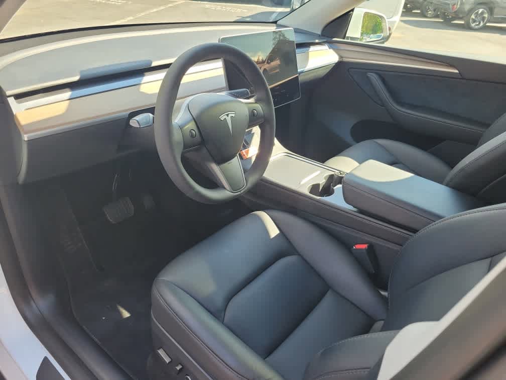 Used 2023 Tesla Model Y AWD image 27