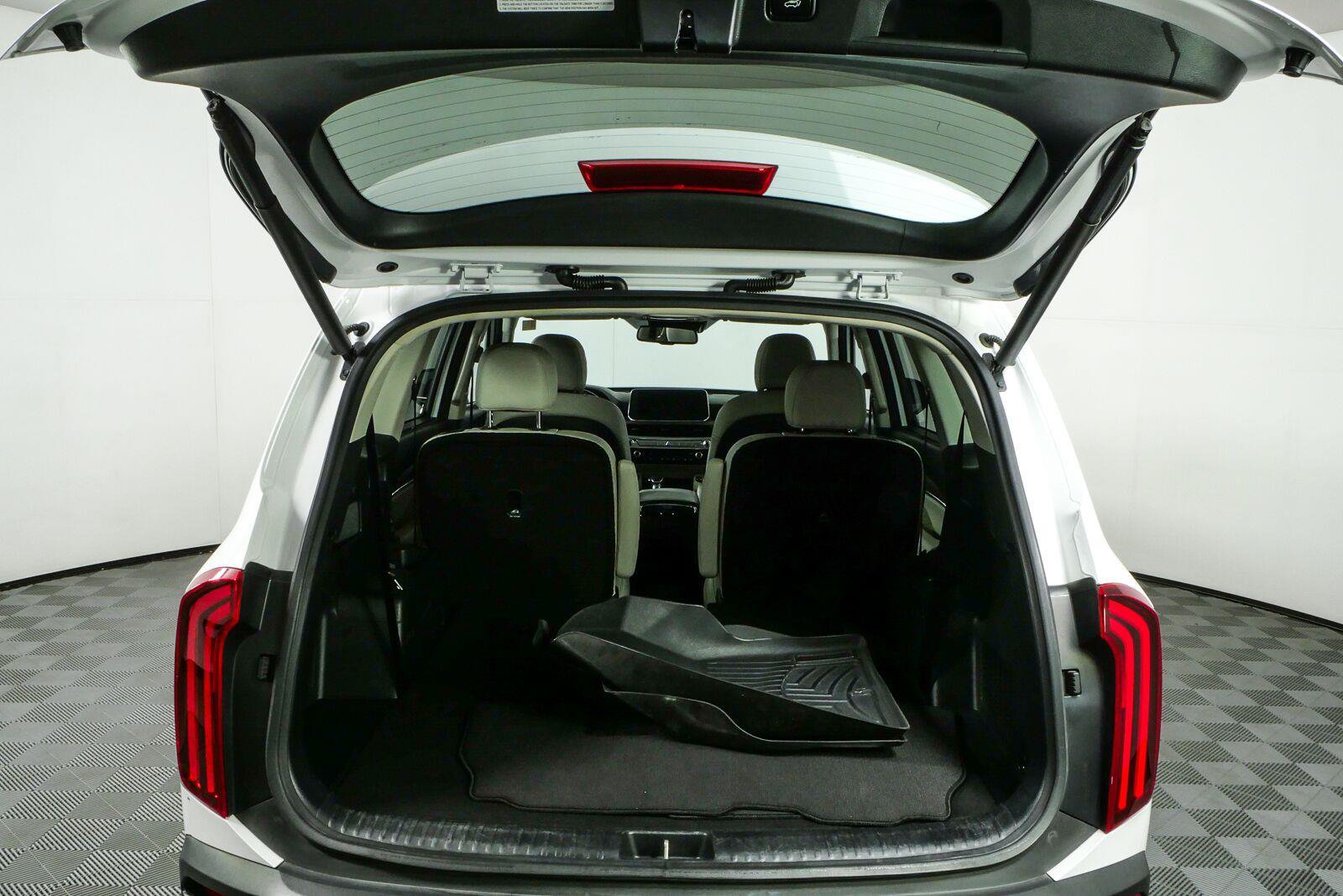 Used 2020 Kia Telluride EX w/ EX Premium Package FWD image 32