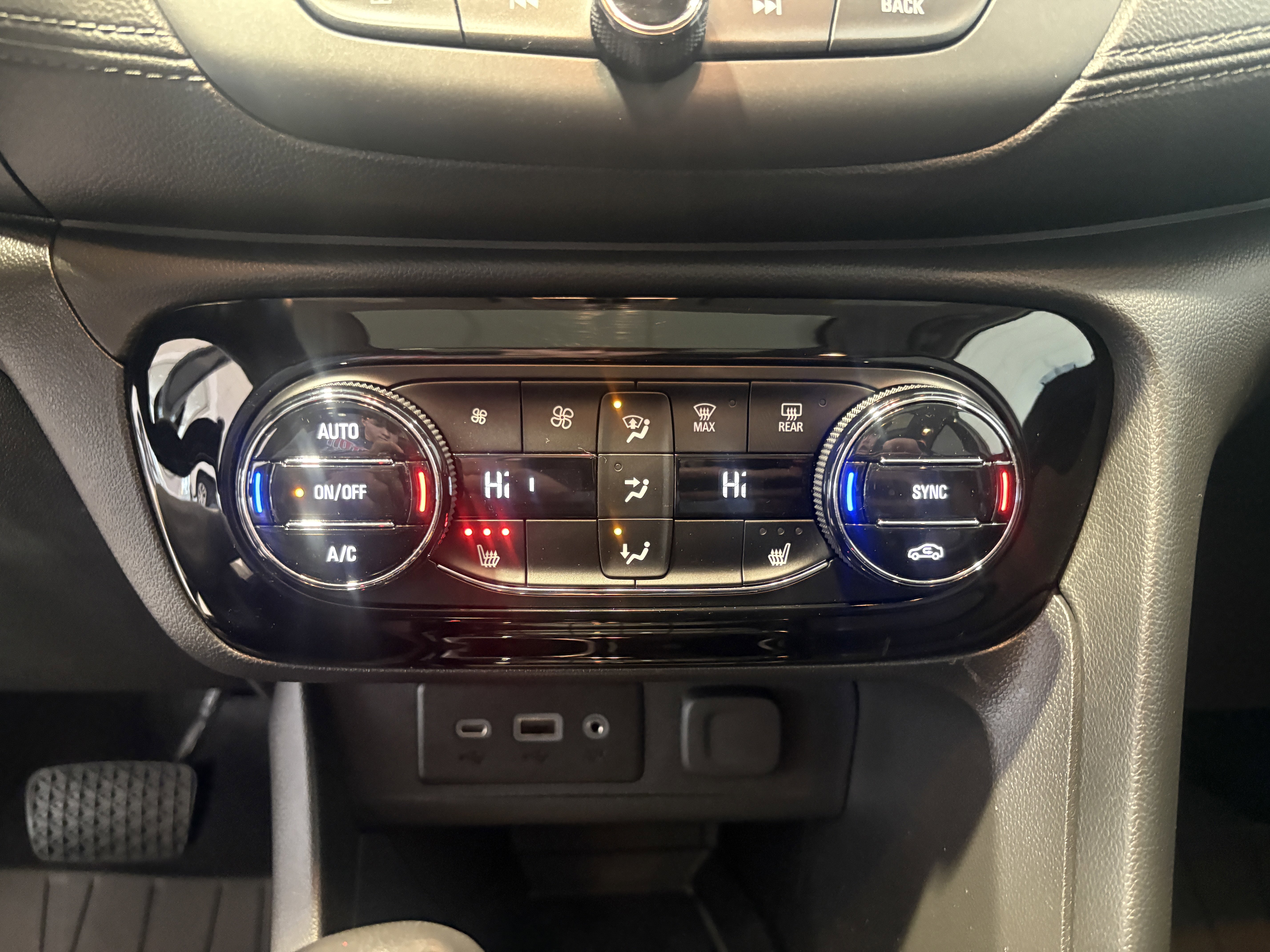 Used 2023 Buick Encore GX Essence w/ Experience Buick Package image 15