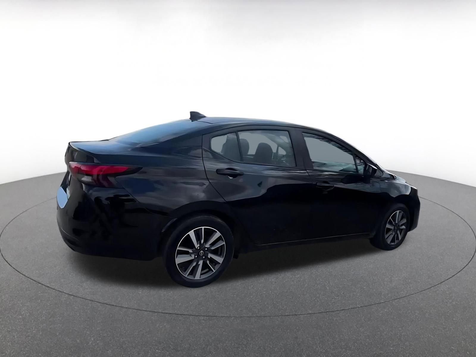 Used 2025 Nissan Versa SV FWD image 15