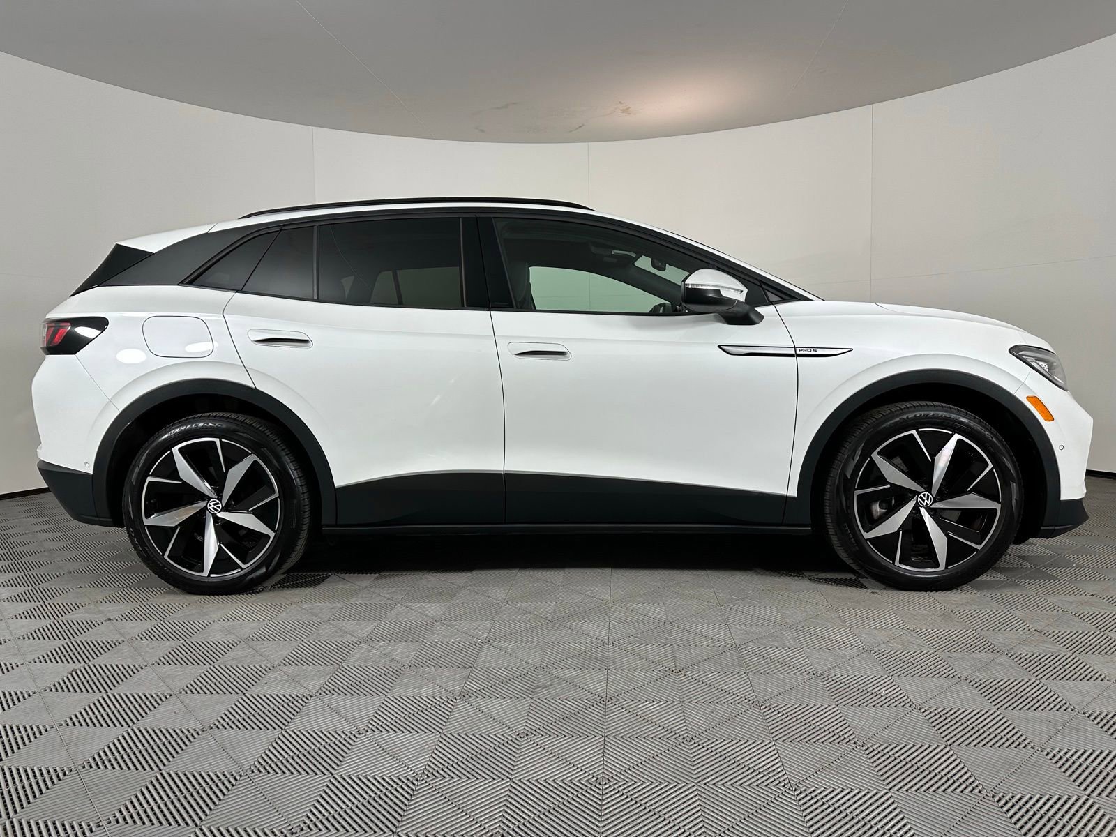 Used 2023 Volkswagen ID.4 Pro S image 32