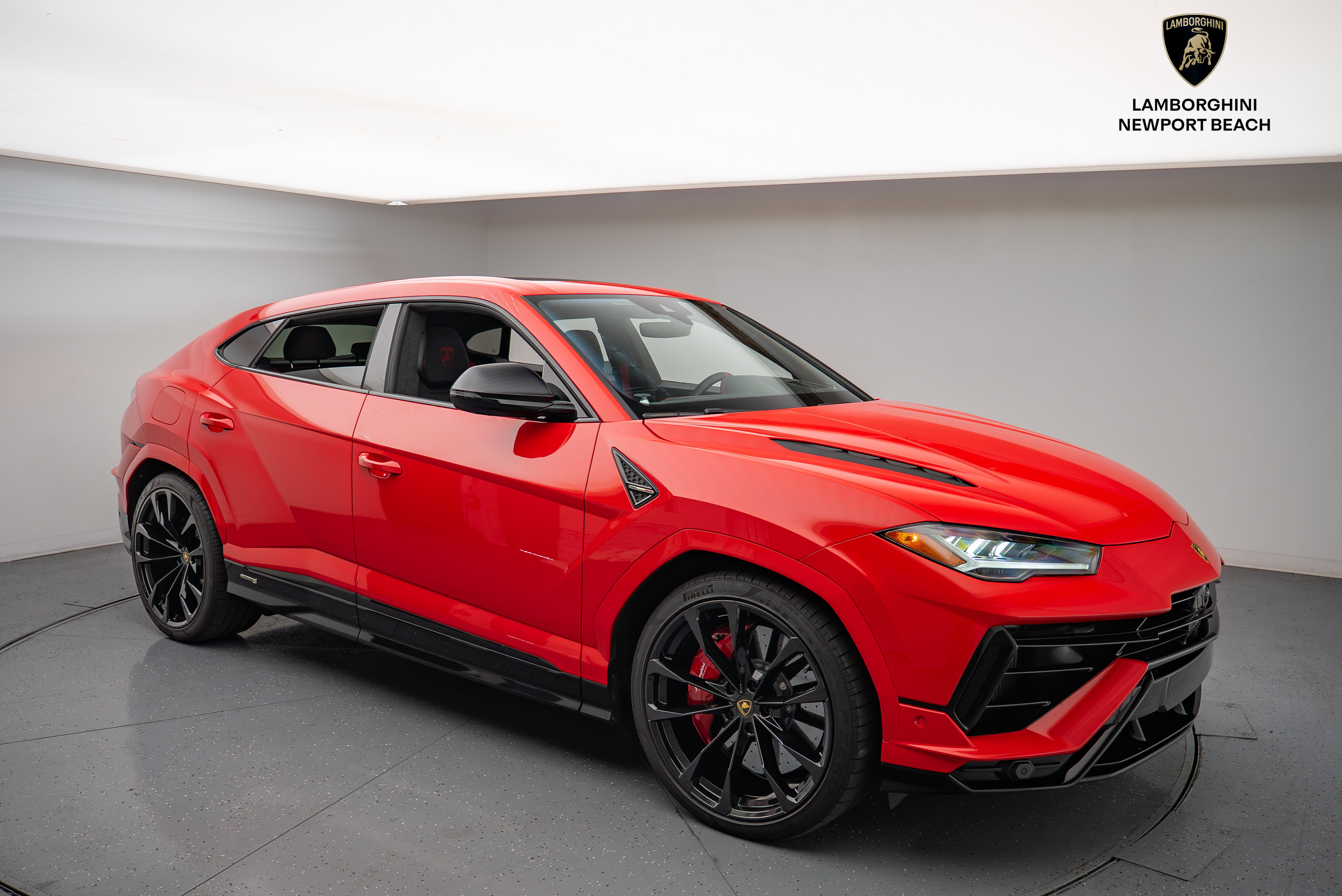 Used 2024 Lamborghini Urus S image 1