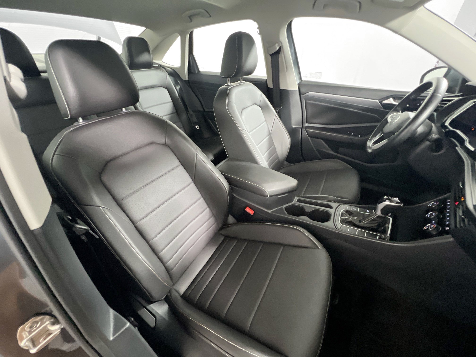 Used 2023 Volkswagen Jetta SE FWD image 30
