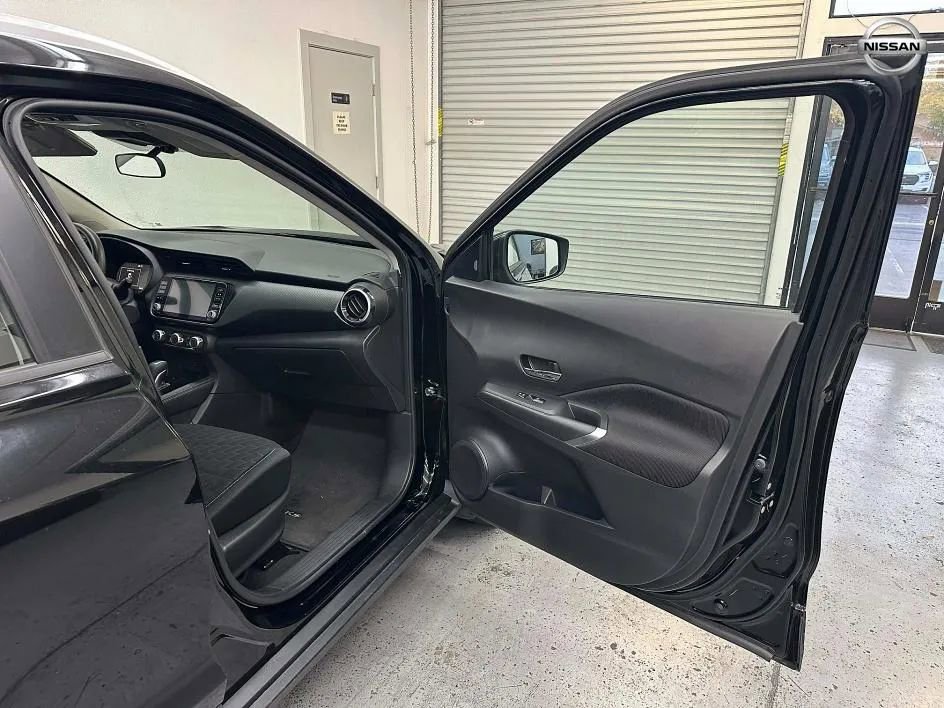 Used 2023 Nissan Kicks SV image 9