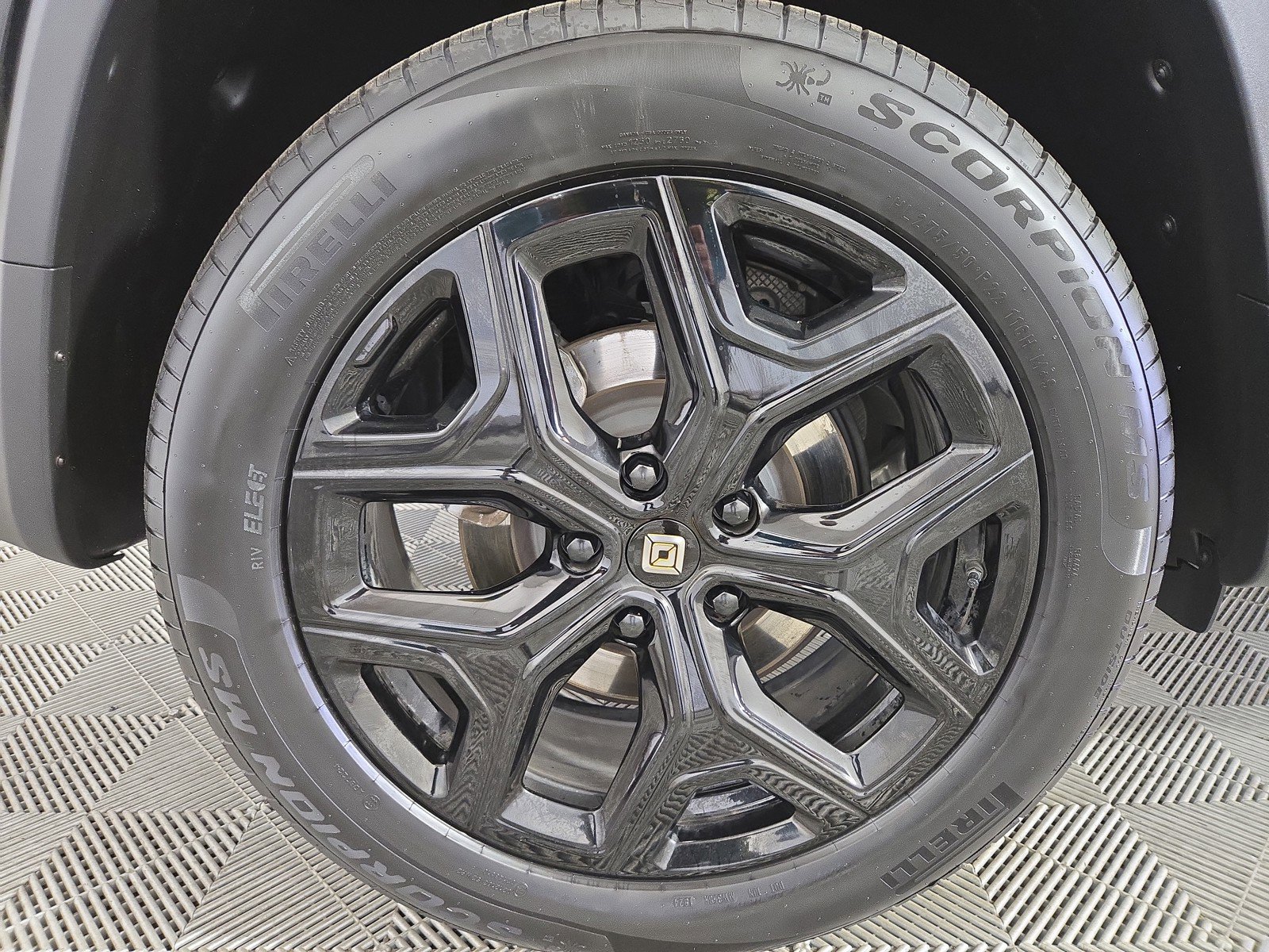 Used 2023 Rivian R1T Adventure image 12