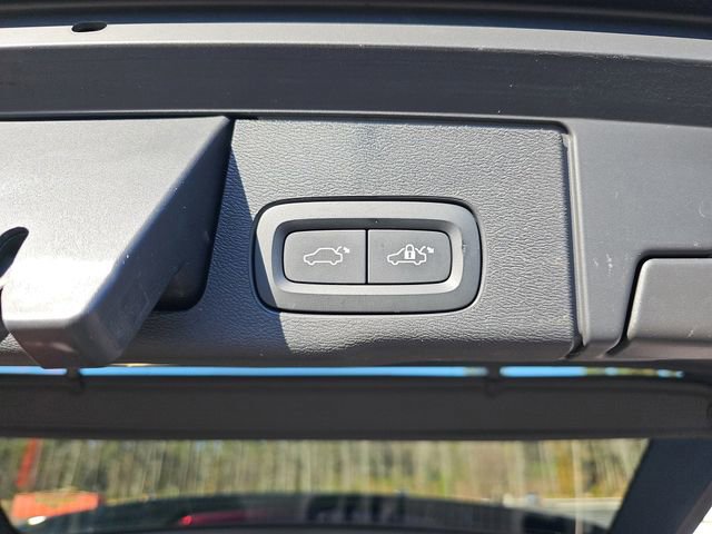 Used 2023 Volvo XC60 B5 Plus w/ Protection Package Premier image 18