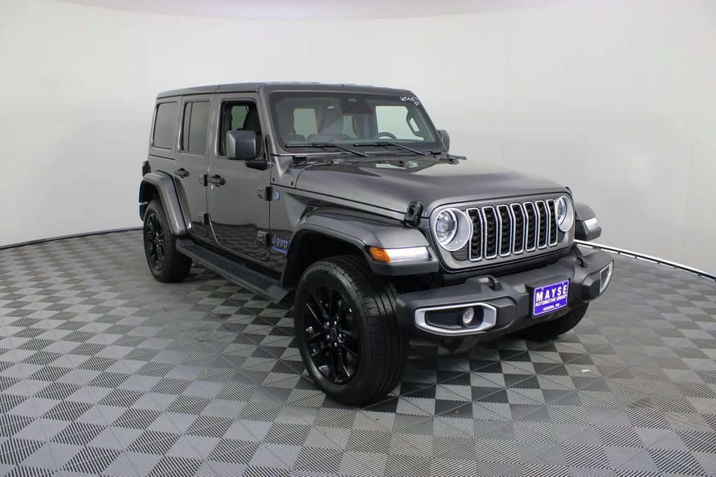 Used 2025 Jeep Wrangler Unlimited Sahara AWD/4WD image 24