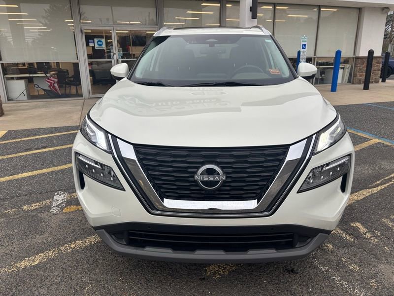 Used 2023 Nissan Rogue SL w/ SL Premium Package image 2