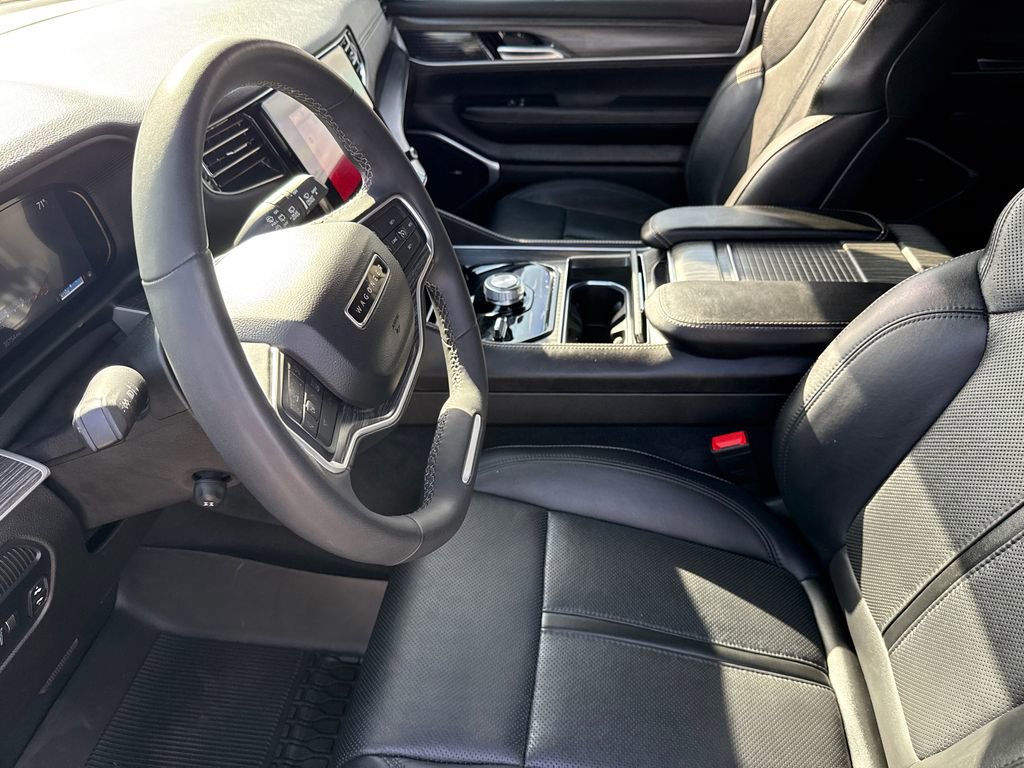 Used 2024 Jeep Wagoneer Series II w/ Flexible Seating Group AWD/4WD image 19