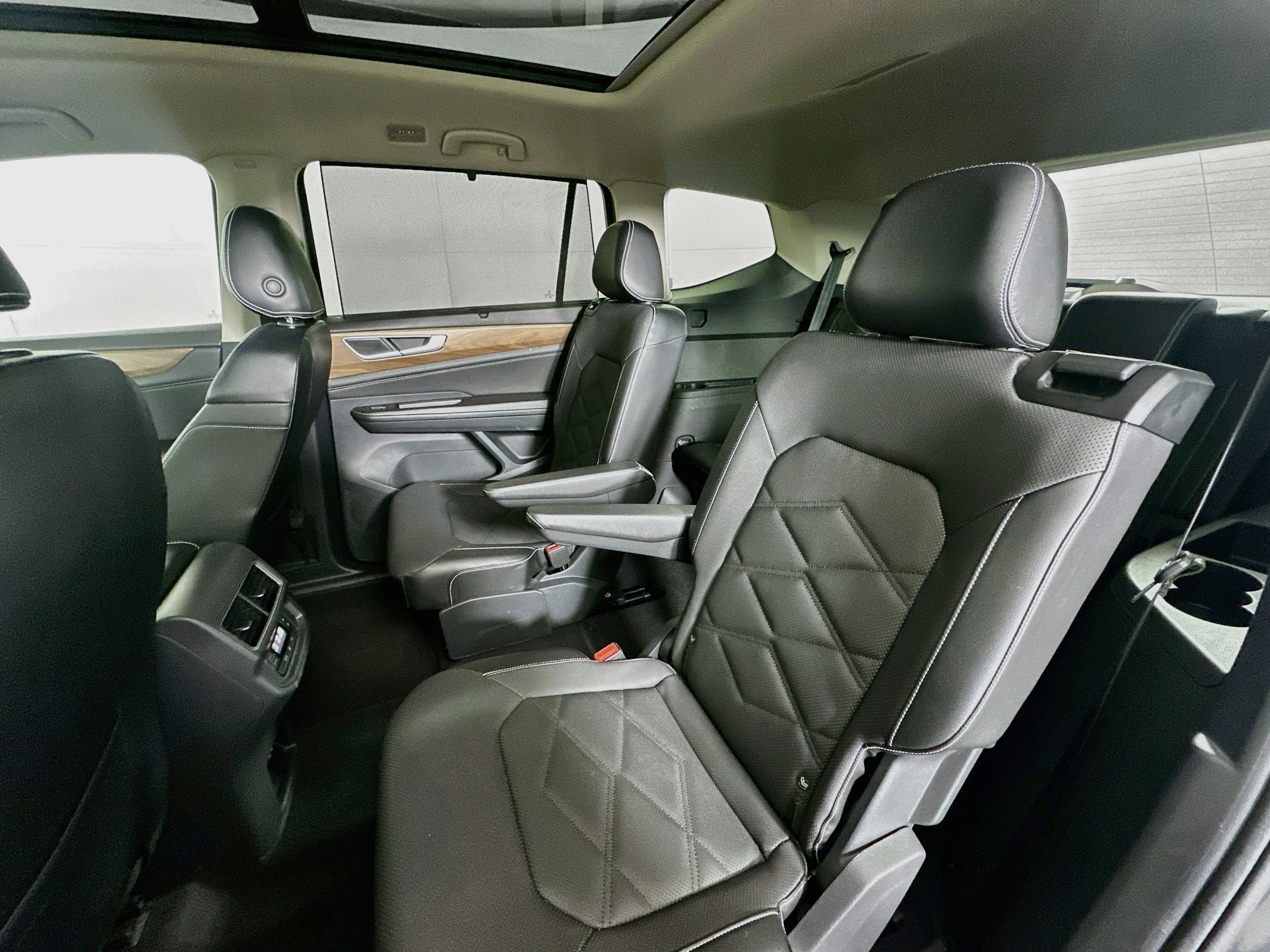 Used 2024 Volkswagen Atlas SE FWD image 29