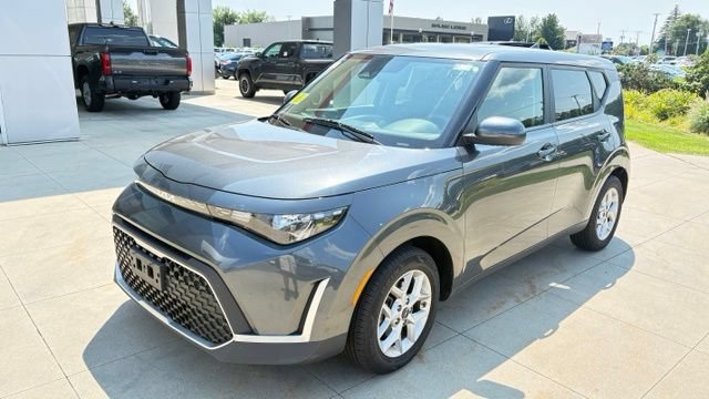 Used 2023 Kia Soul LX w/ Option Group 015 FWD image 3