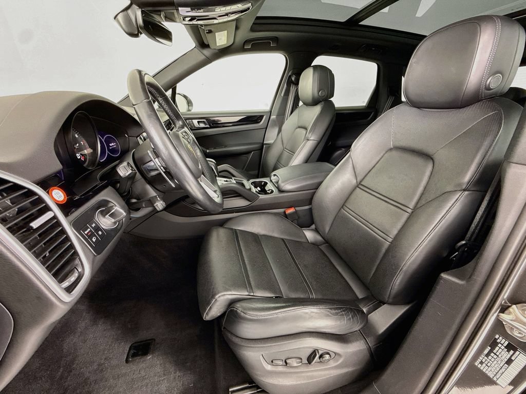 Certified 2023 Porsche Cayenne AWD/4WD image 5