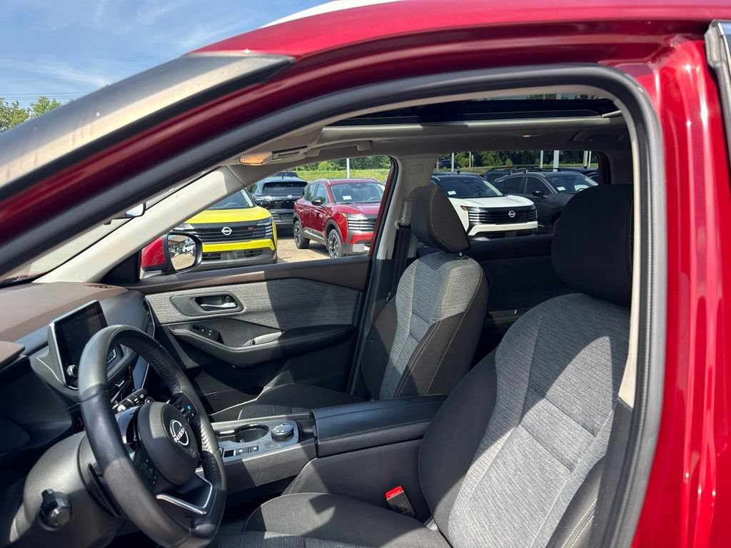 Used 2022 Nissan Rogue SV AWD/4WD image 9