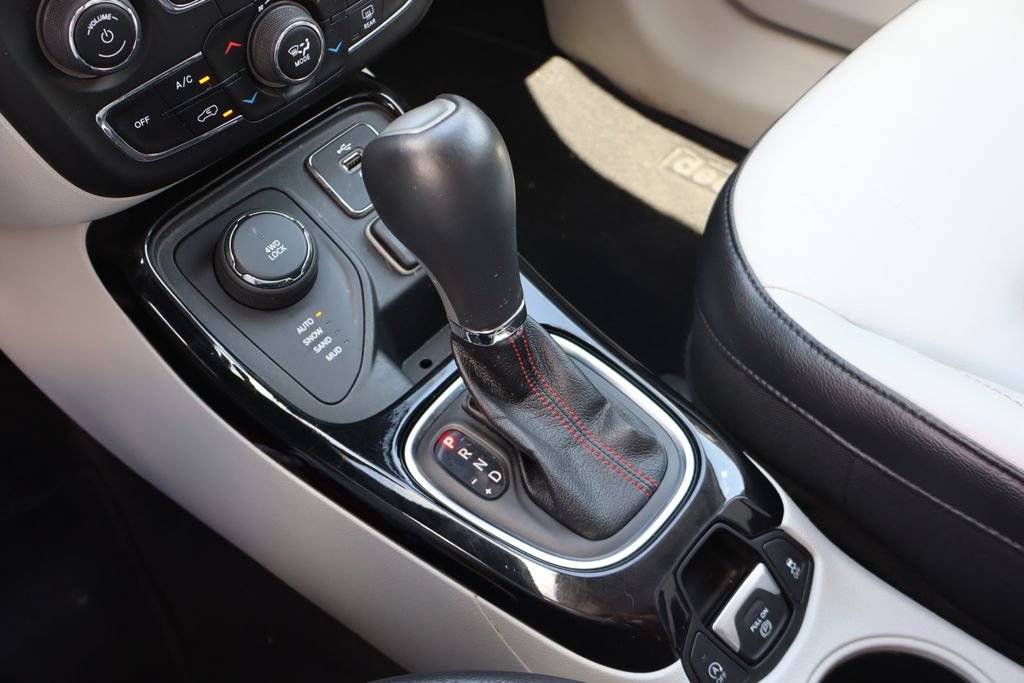 Used 2017 Jeep Compass Limited w/ Navigation Group AWD/4WD image 9