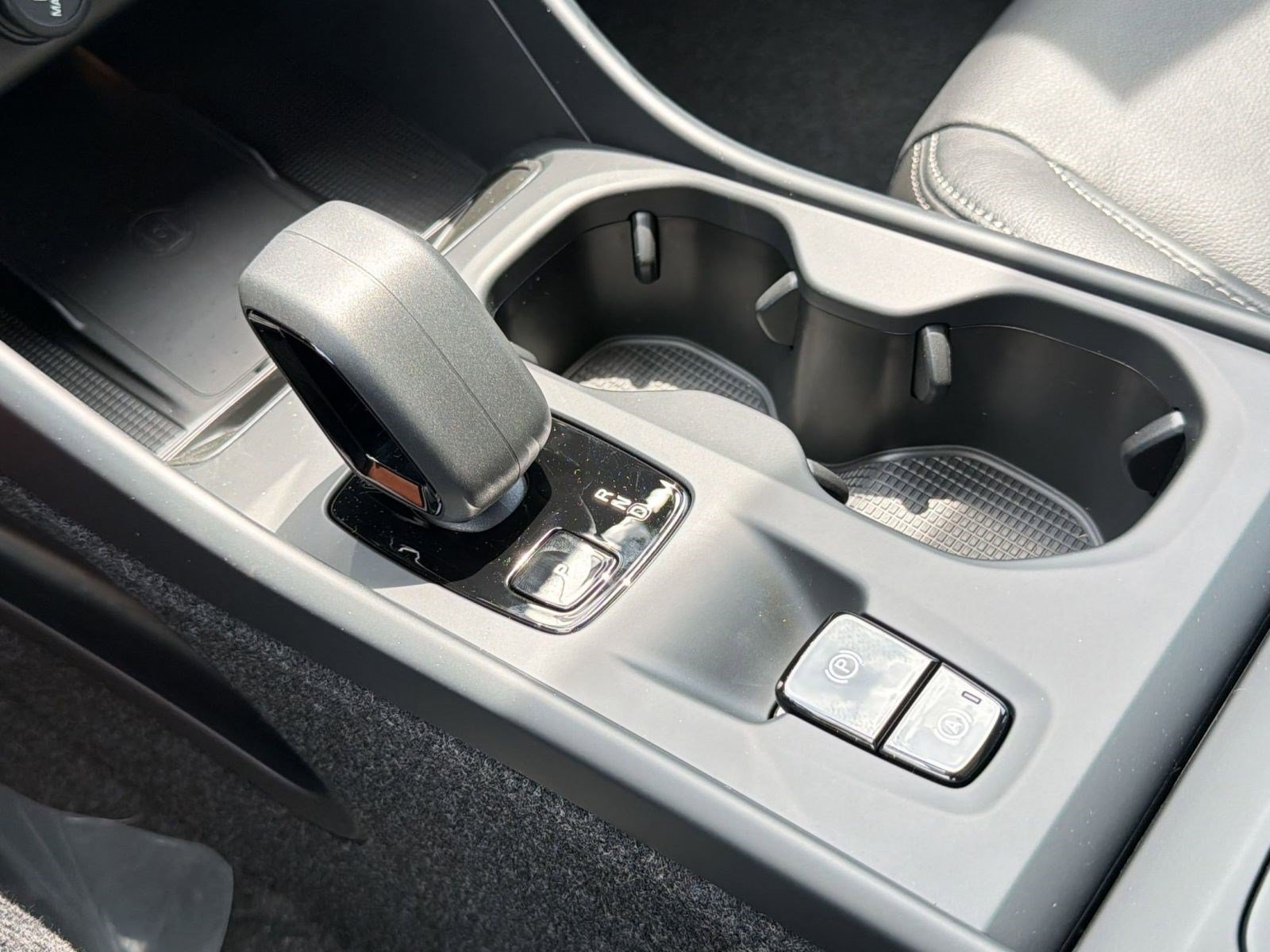 New 2026 Volvo XC40 B4 Core w/ Protection Package FWD image 24