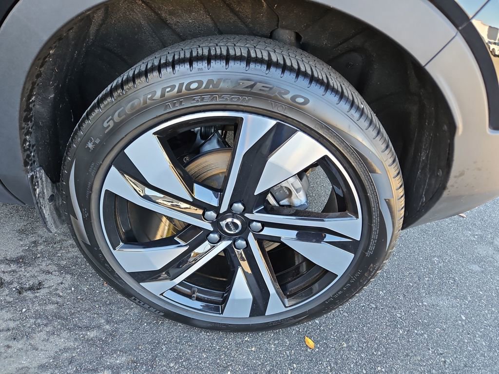 Used 2024 Volvo XC40 B5 Plus w/ Climate Package image 31