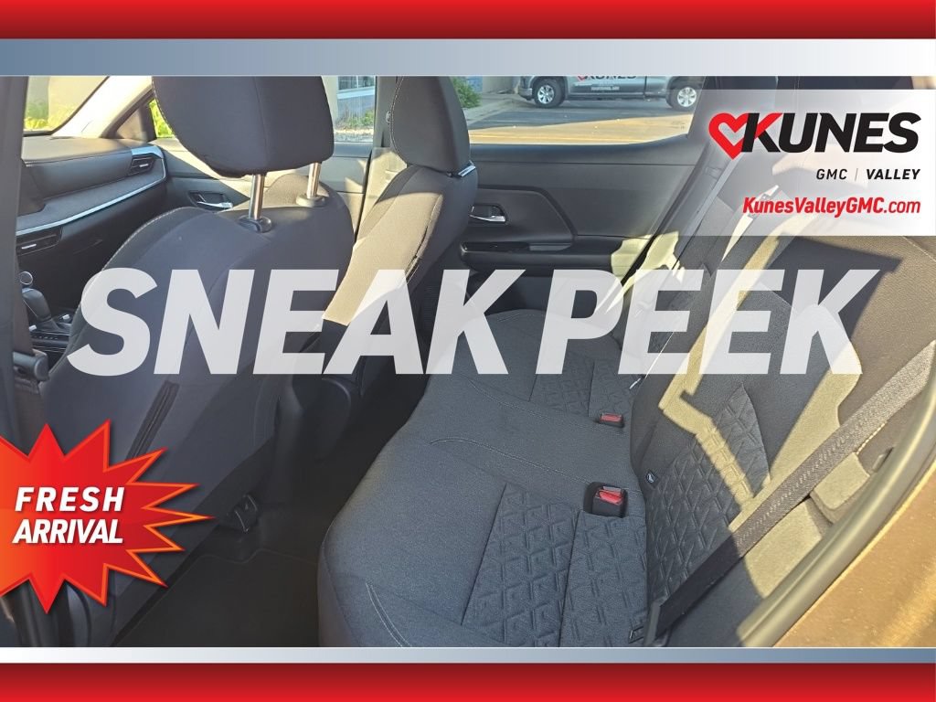 Used 2025 Nissan Kicks SV AWD/4WD image 5