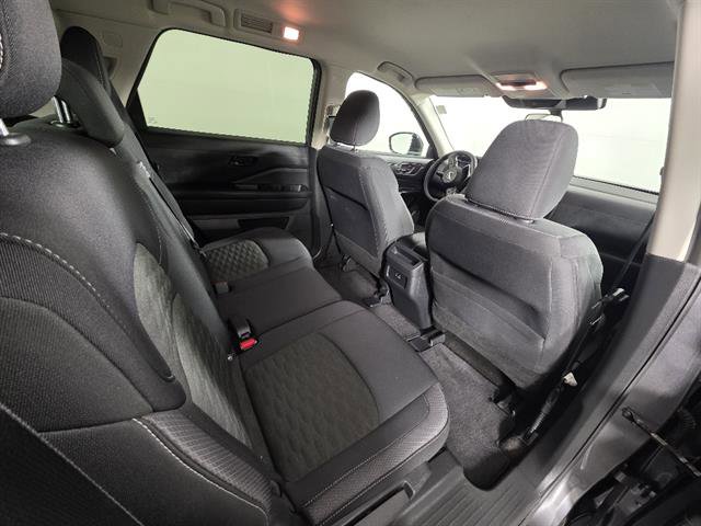 Used 2024 Nissan Pathfinder S AWD/4WD image 17
