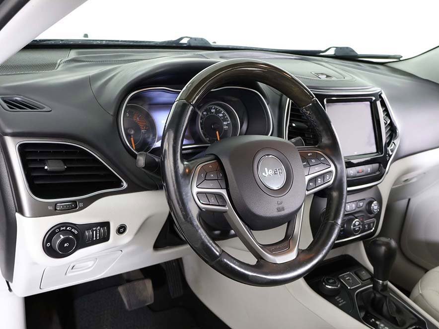 Used 2019 Jeep Cherokee Overland w/ Technology Group image 31