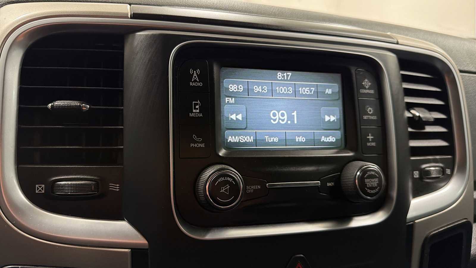 Used 2019 RAM 1500 Classic SLT AWD/4WD image 18