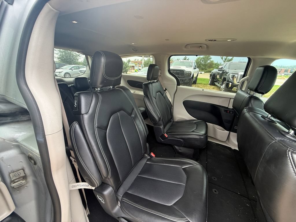 Used 2024 Chrysler Pacifica Touring-L FWD image 38