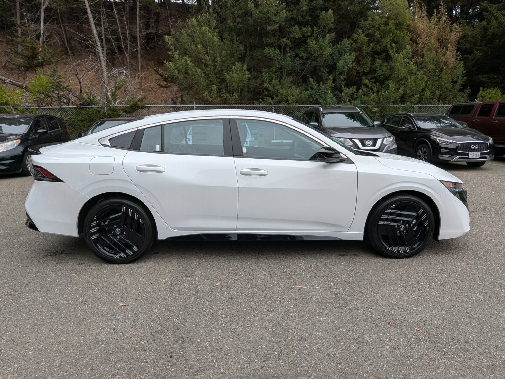 New 2027 Nissan Sentra SR w/ SR Premium Package FWD image 4