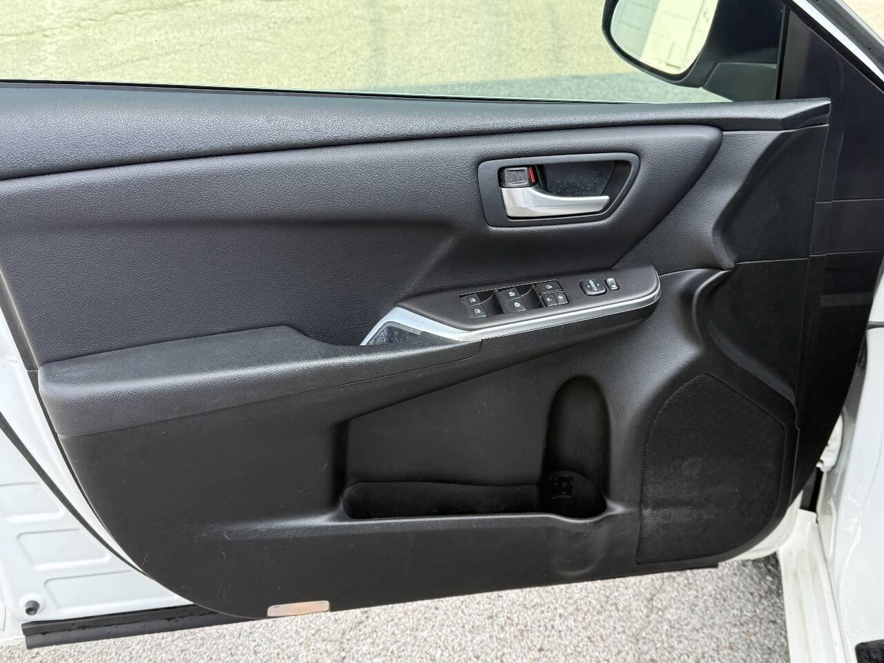 Used 2017 Toyota Camry SE FWD image 20
