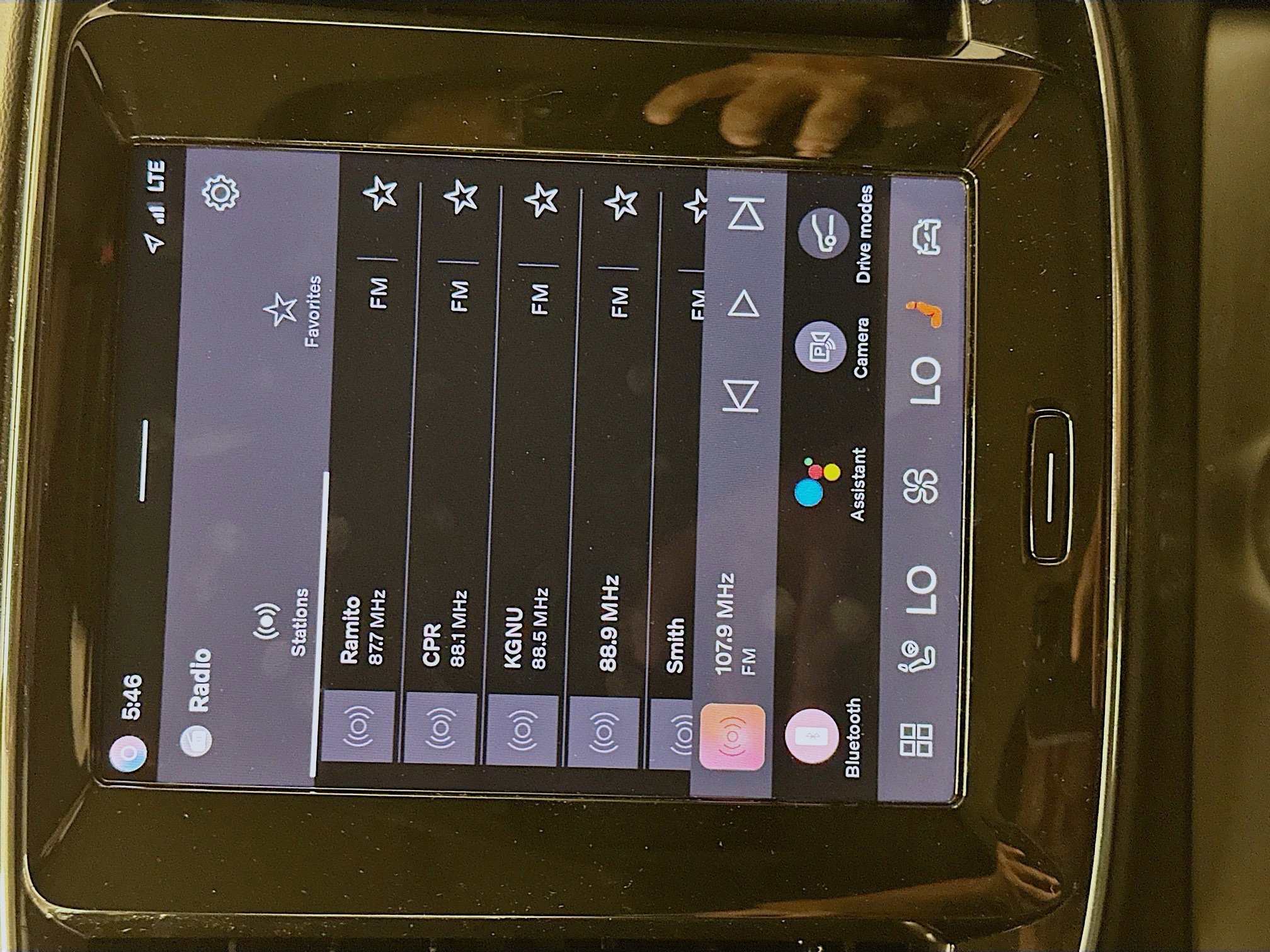 Used 2025 Volvo XC40 B5 Core image 21