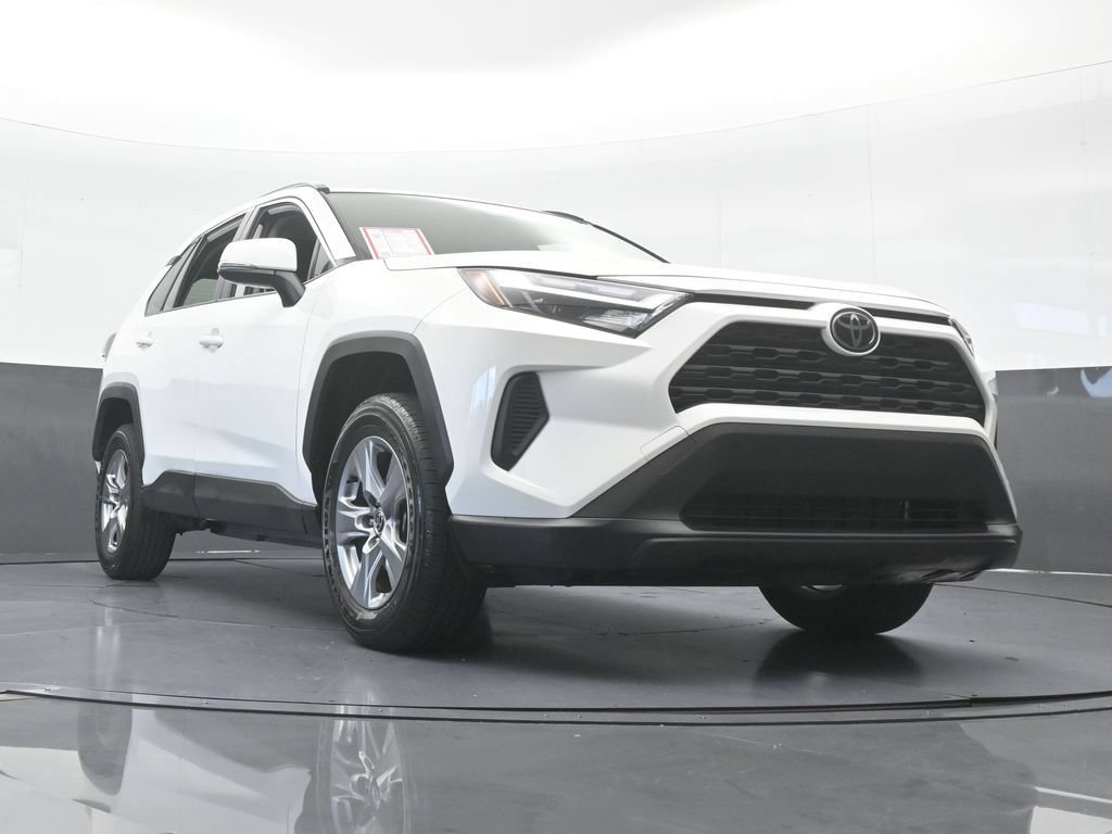 Used 2024 Toyota RAV4 XLE AWD/4WD image 59
