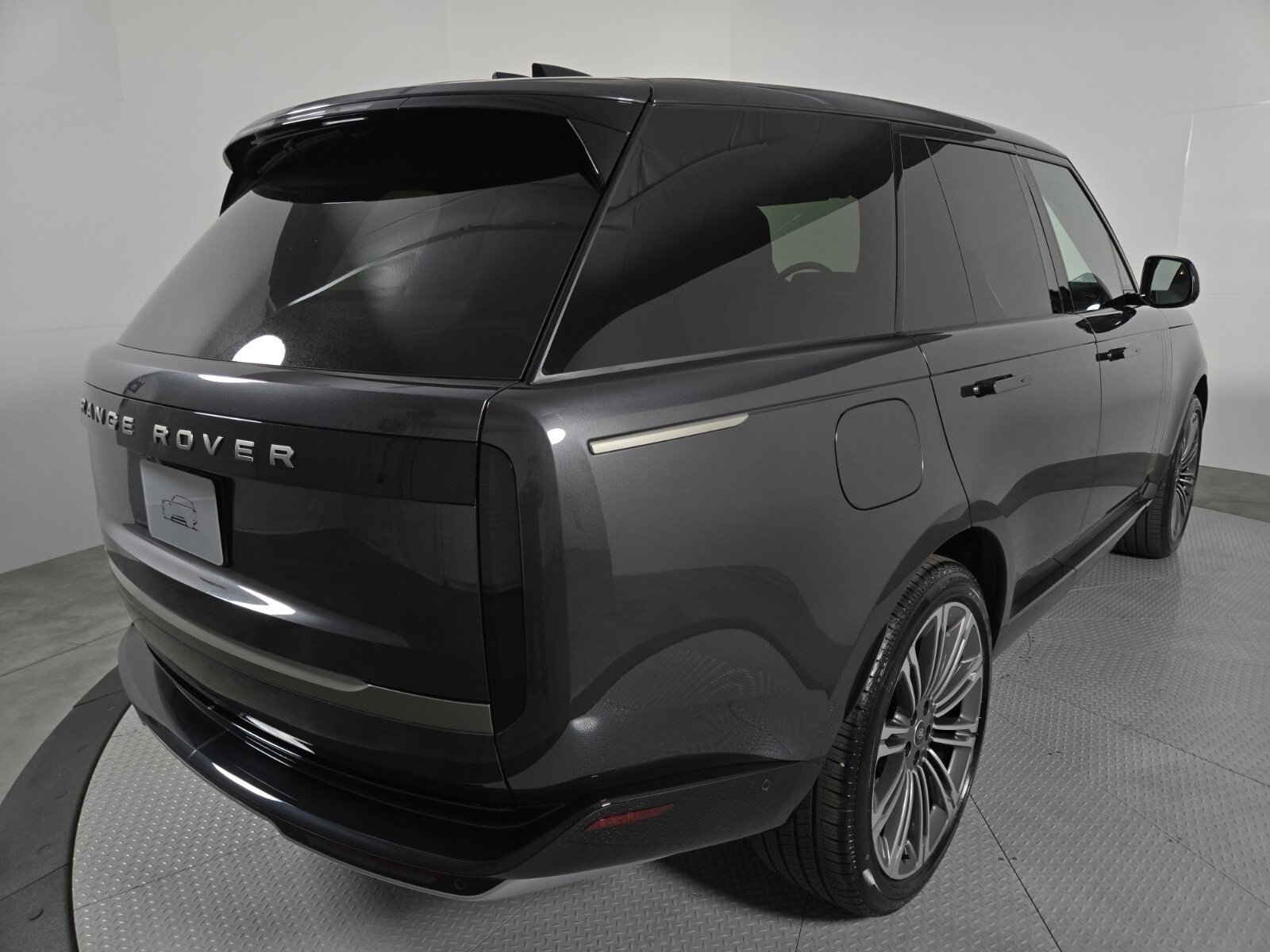 New 2025 Land Rover Range Rover SE image 2