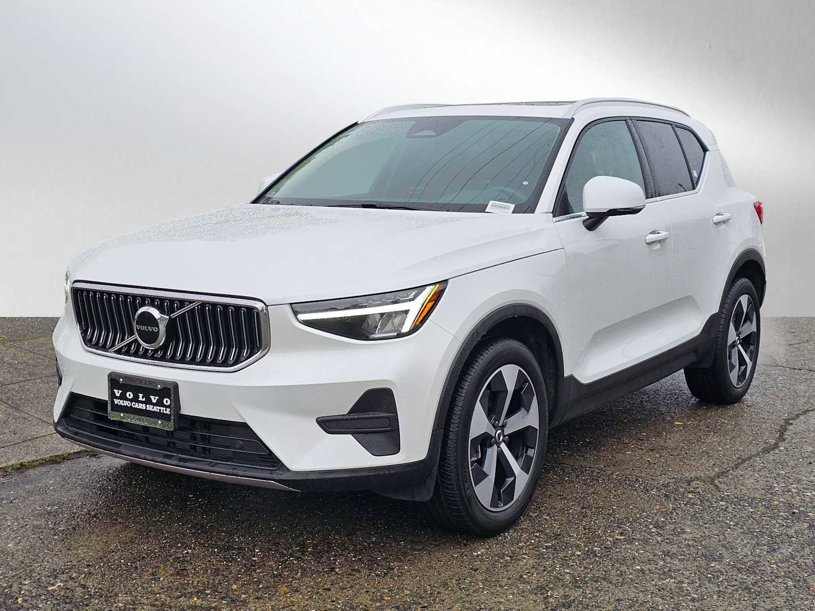 Certified 2025 Volvo XC40 B5 Core w/ Protection Package Premier image 7
