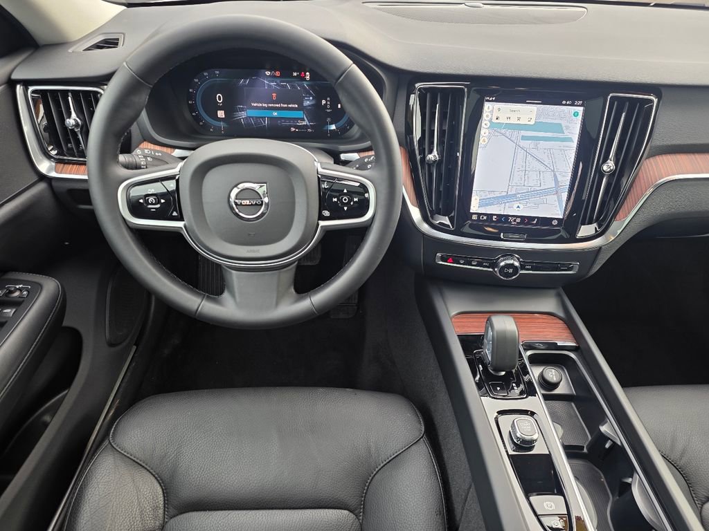 Used 2025 Volvo V60 B5 Cross Country Plus image 13