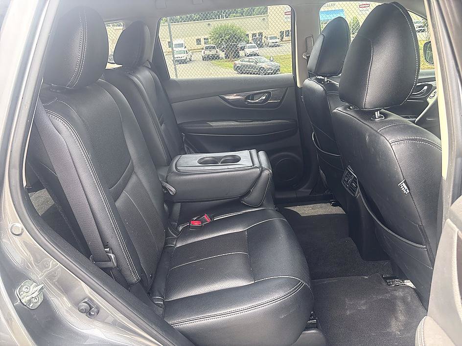 Used 2020 Nissan Rogue SV FWD image 20