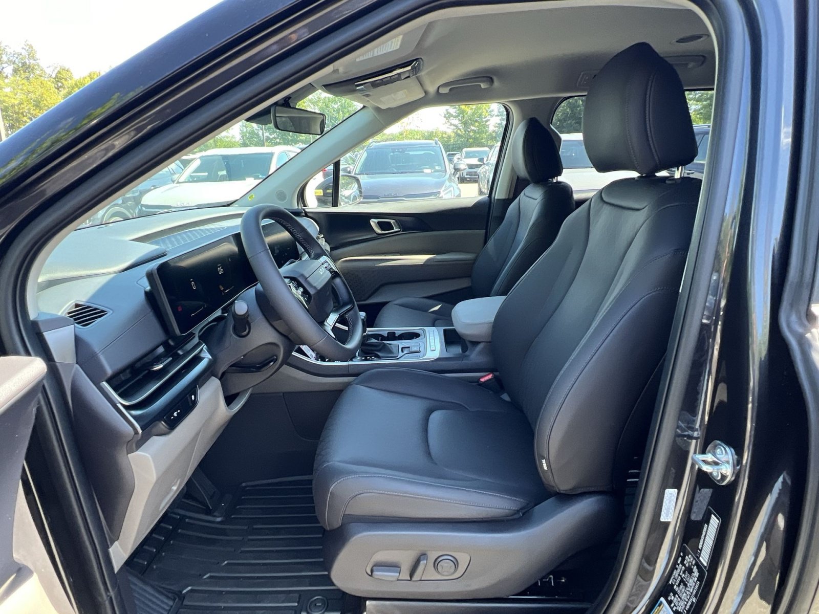 New 2027 Kia Carnival FWD image 18