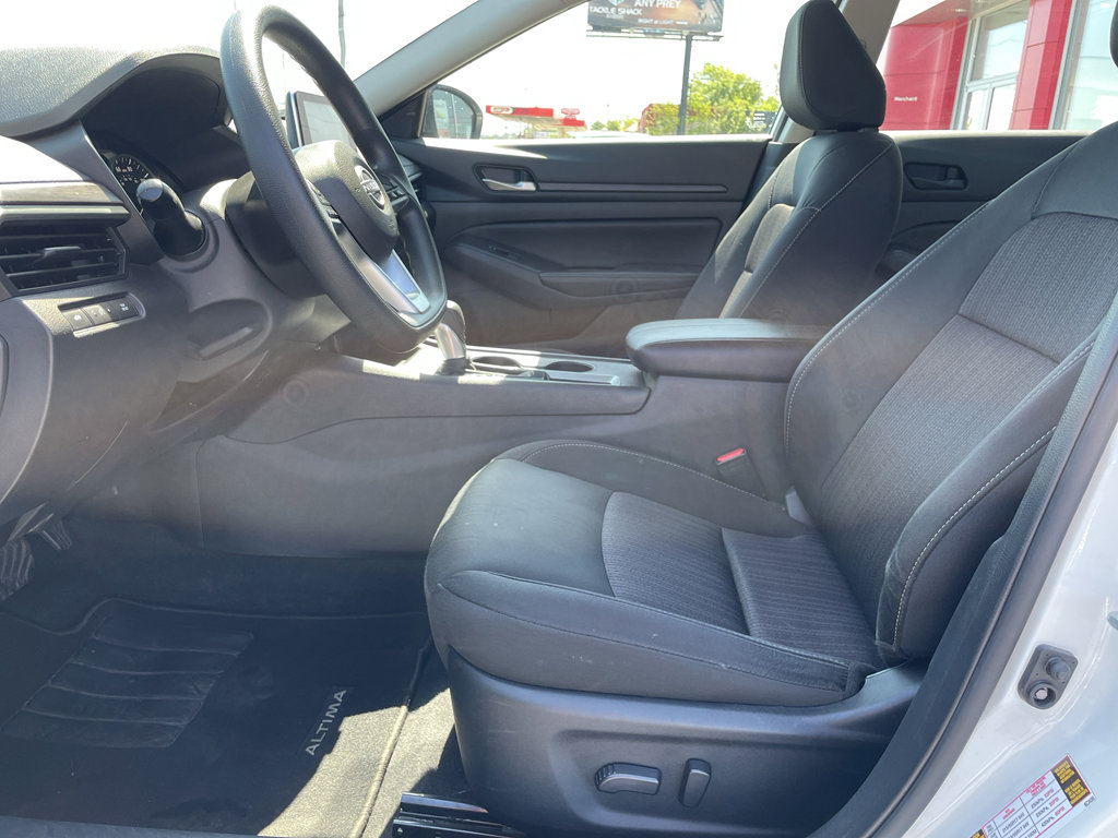 Used 2025 Nissan Altima 2.5 SV FWD image 10