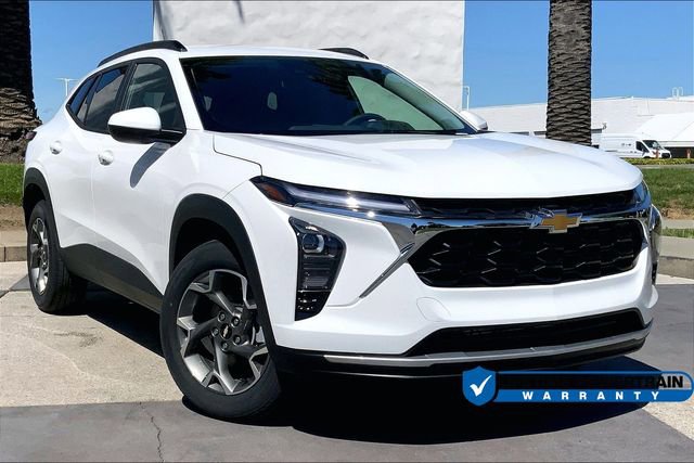 New 2025 Chevrolet Trax LT w/ Driver Confidence Package FWD image 2