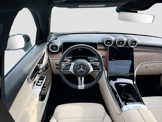 Used 2025 Mercedes-Benz GLC 300 4MATIC image 25