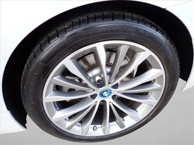 Used 2022 BMW 530e xDrive 530e xDrive w/ Premium Package video 4