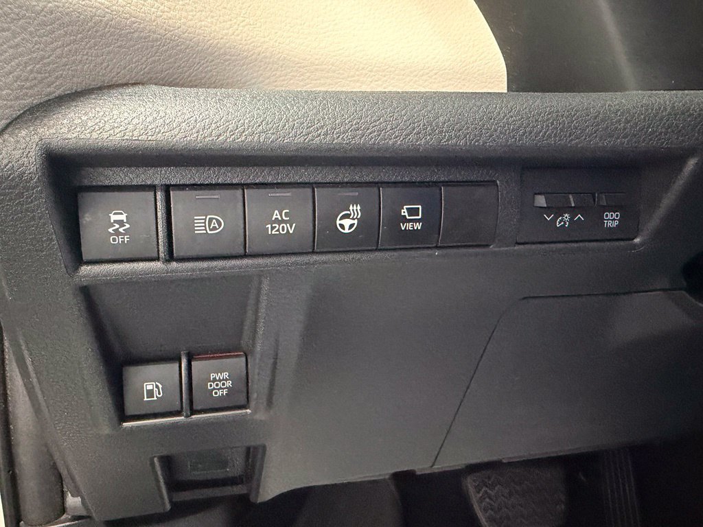 Used 2021 Toyota Sienna Platinum FWD image 25