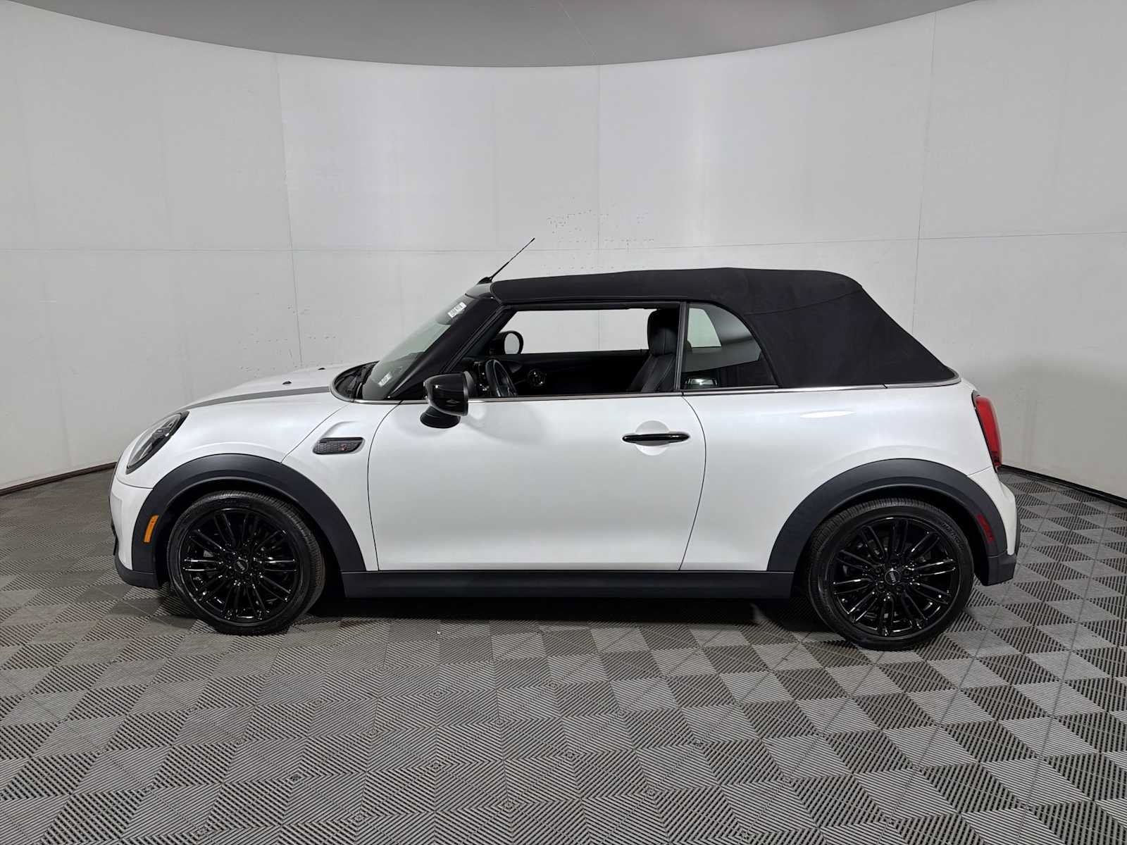 Used 2024 MINI Cooper S FWD image 4