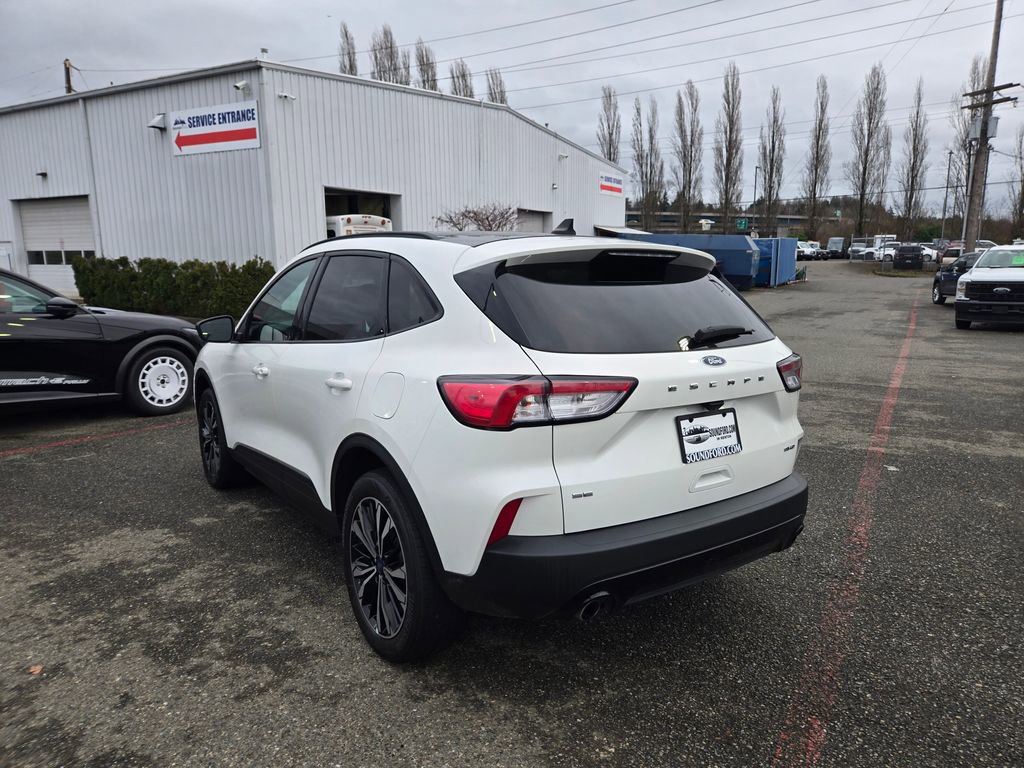 Used 2022 Ford Escape SE w/ SE Sport Appearance Package image 7
