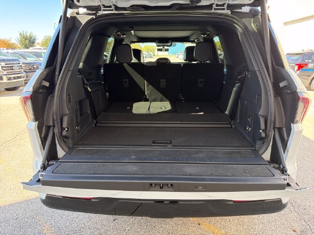 New 2026 Lincoln Navigator Reserve w/ Jet Appearance Package AWD/4WD image 8