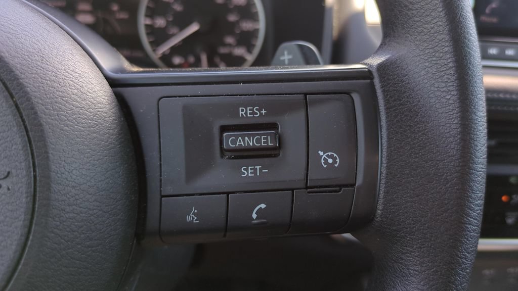 Used 2024 Nissan Rogue S AWD/4WD image 20