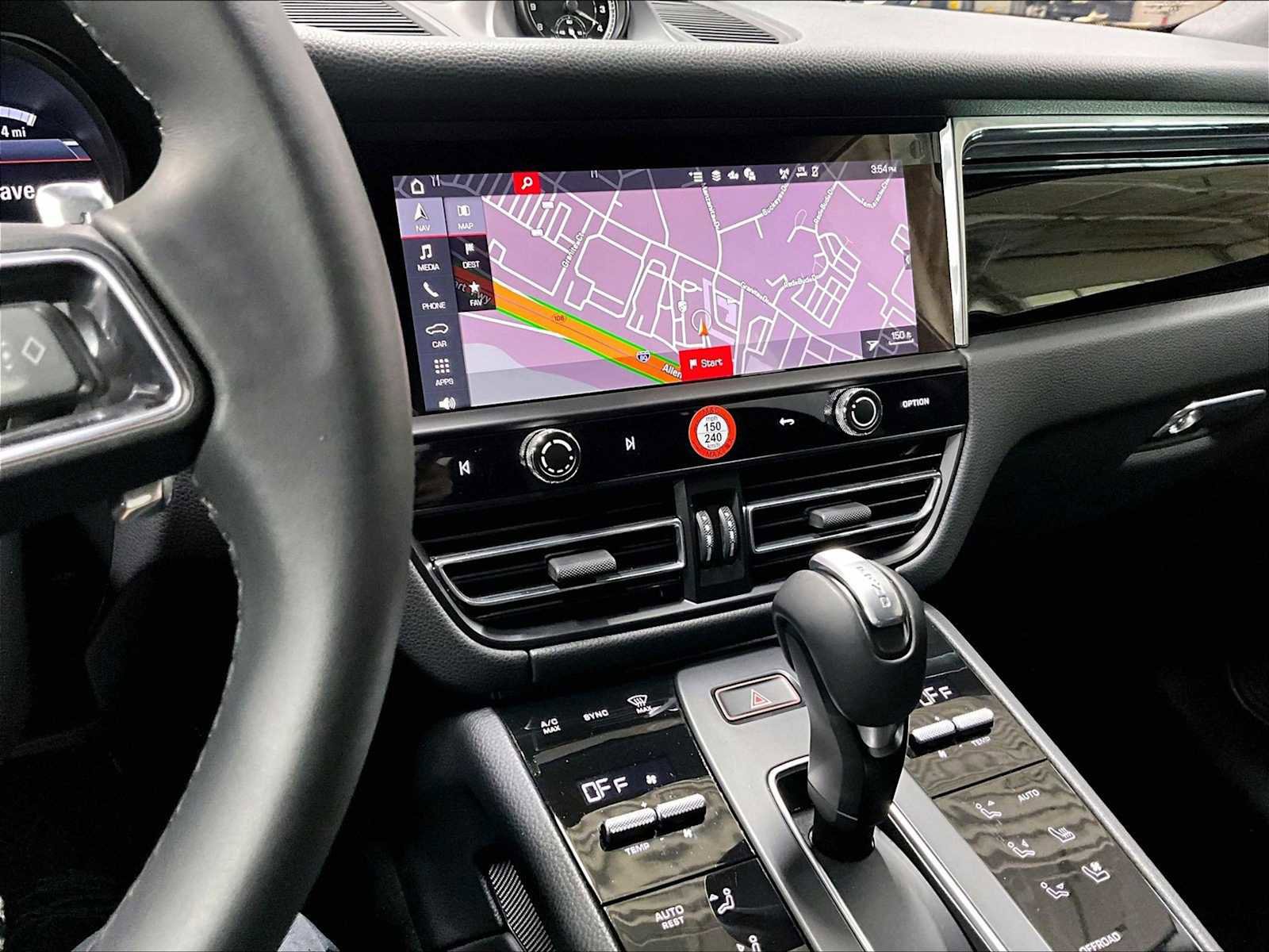 Used 2025 Porsche Macan image 18