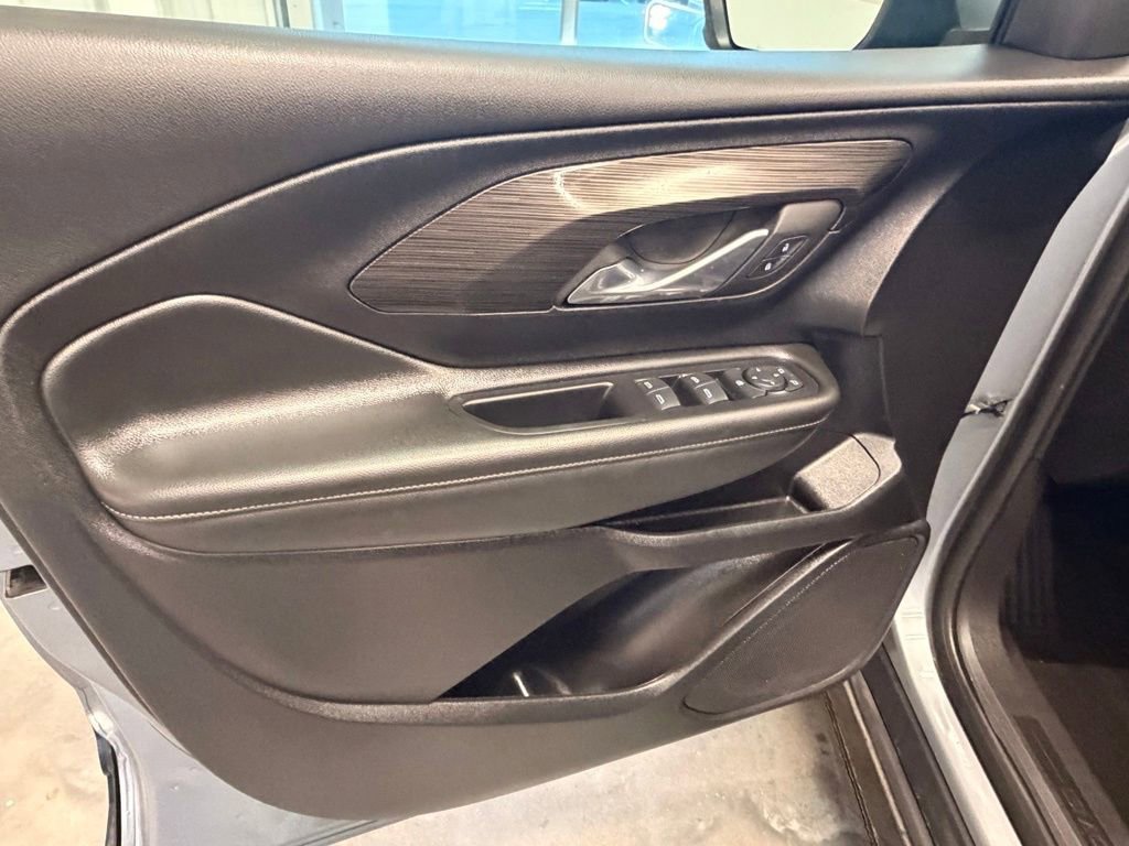 Used 2024 GMC Terrain SLE image 19