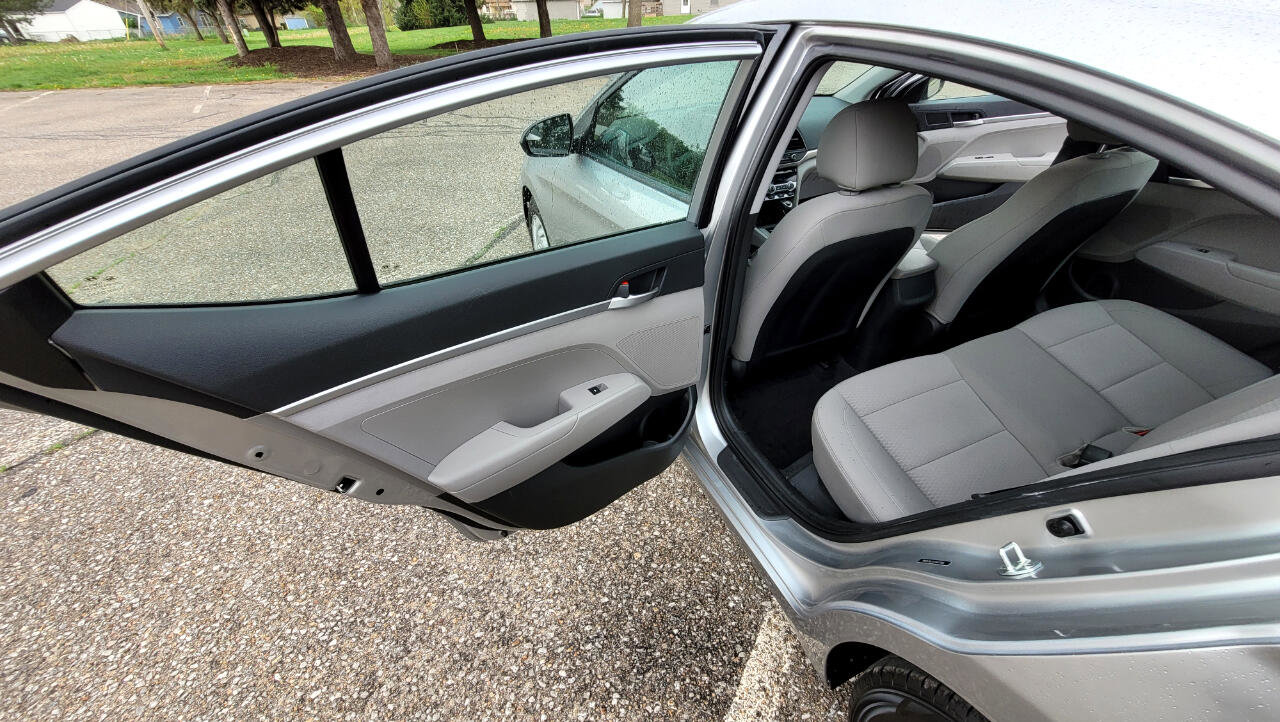 Used 2020 Hyundai Elantra SE FWD image 19
