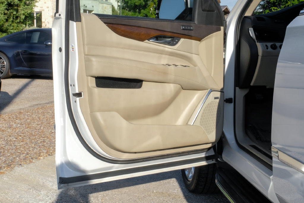 Used 2018 Cadillac Escalade Luxury AWD/4WD image 43